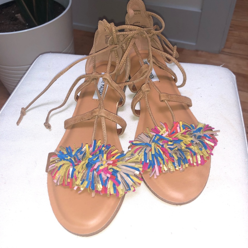 Size 10 - Steve Madden fringe sandals